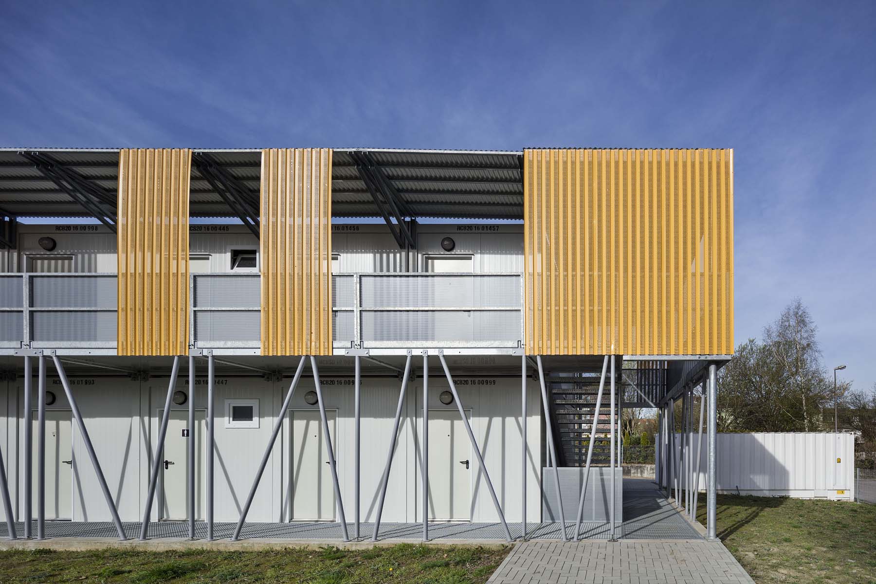 Wohnheim Container  Pagel und Henn Architekten      Architekturfotografie Jens Kirchner