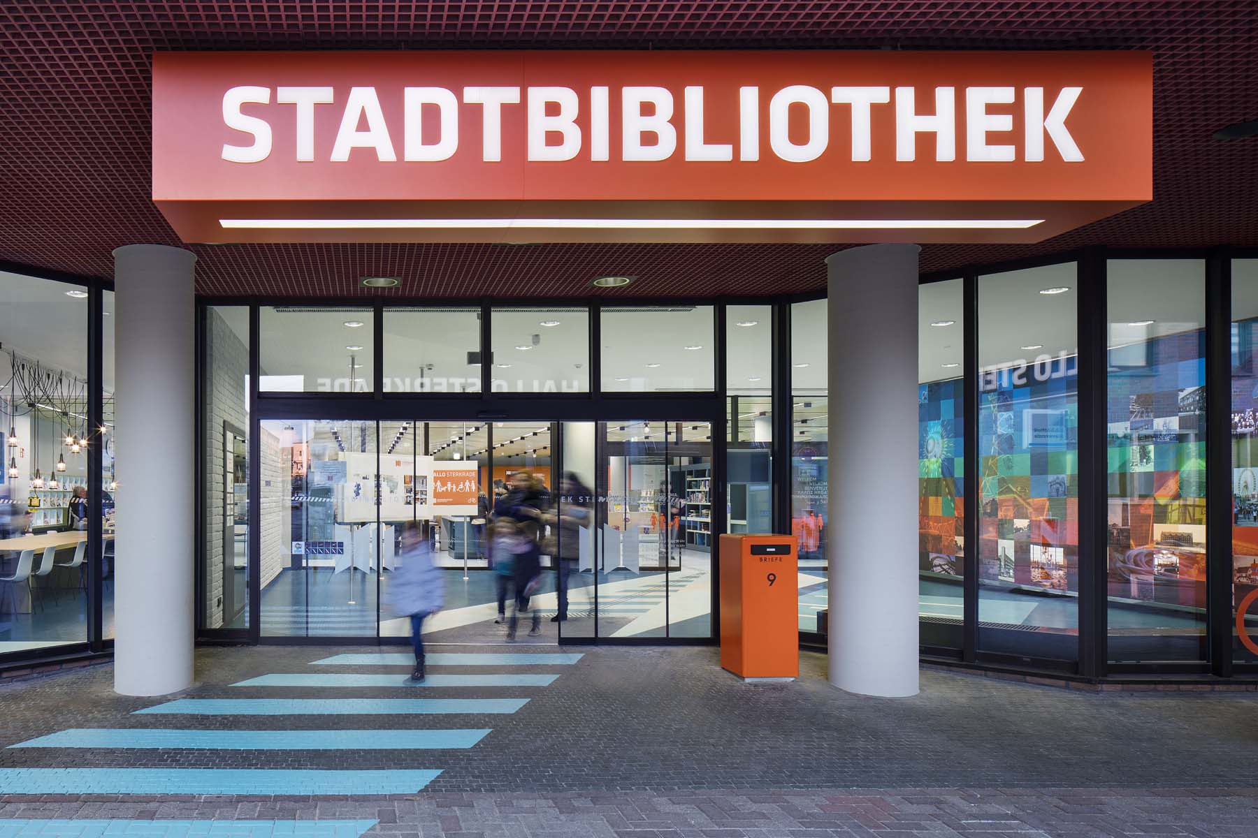 Bert Brecht Haus  Bibliothek Oberhausen  UKW Innenarchitekten      Architekturfotografie Jens Kirchner