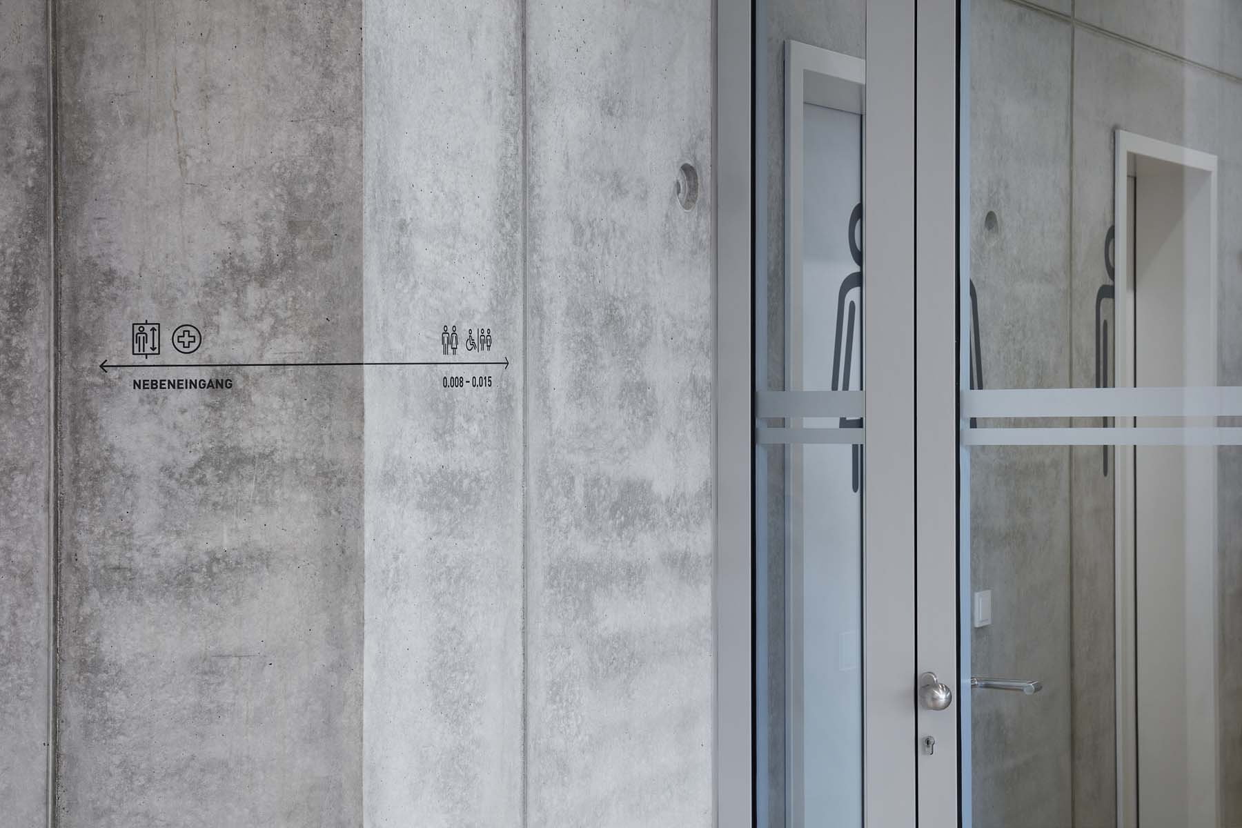Bürogebäude PVS Mülheim Kovacs Architekten Leitsystem Sichtbeton   Architekturfotografie Jens Kirchner