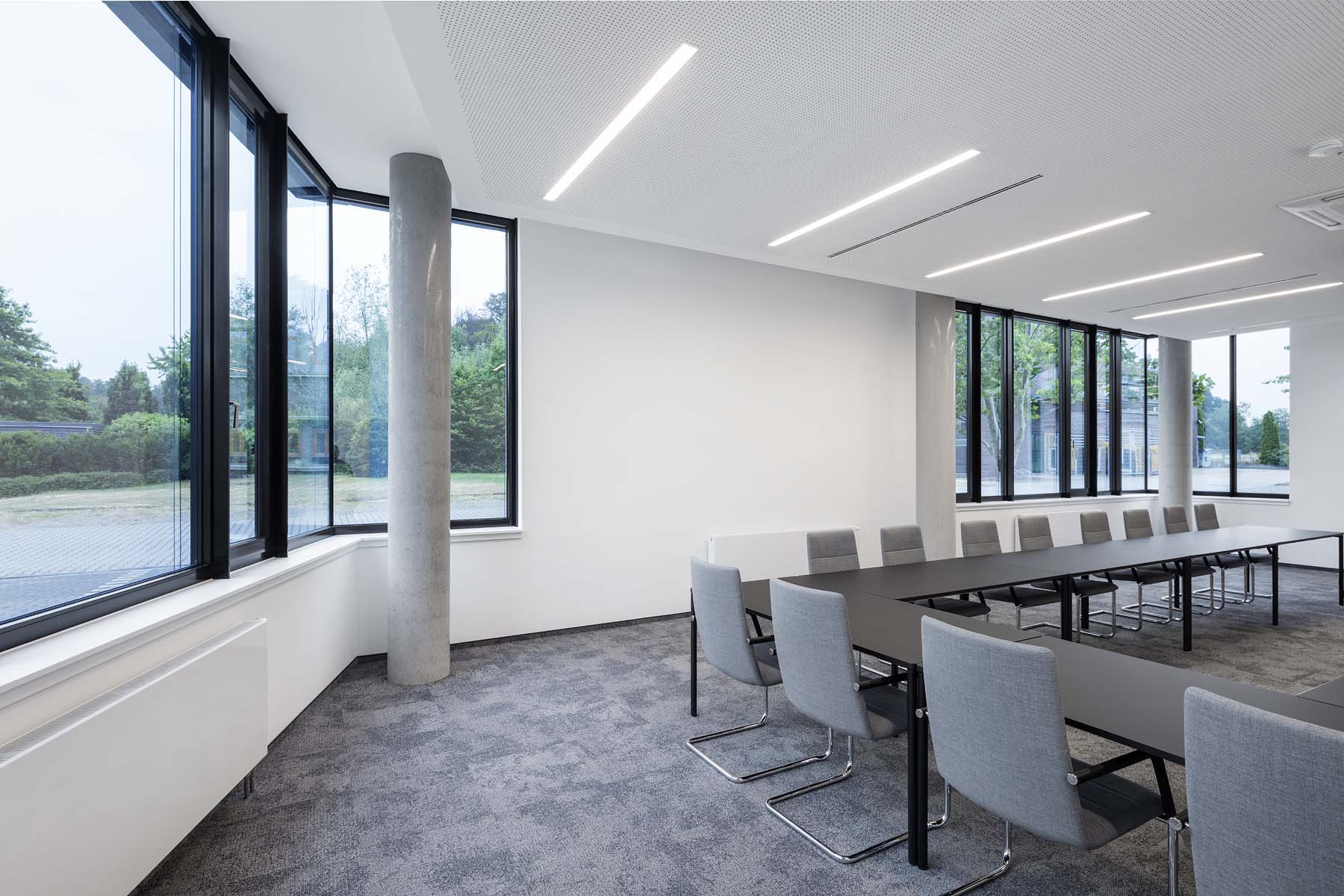 Bürogebäude PVS Mülheim Kovacs Architekten Konferenzraum Eckfenster  Architekturfotografie Jens Kirchner