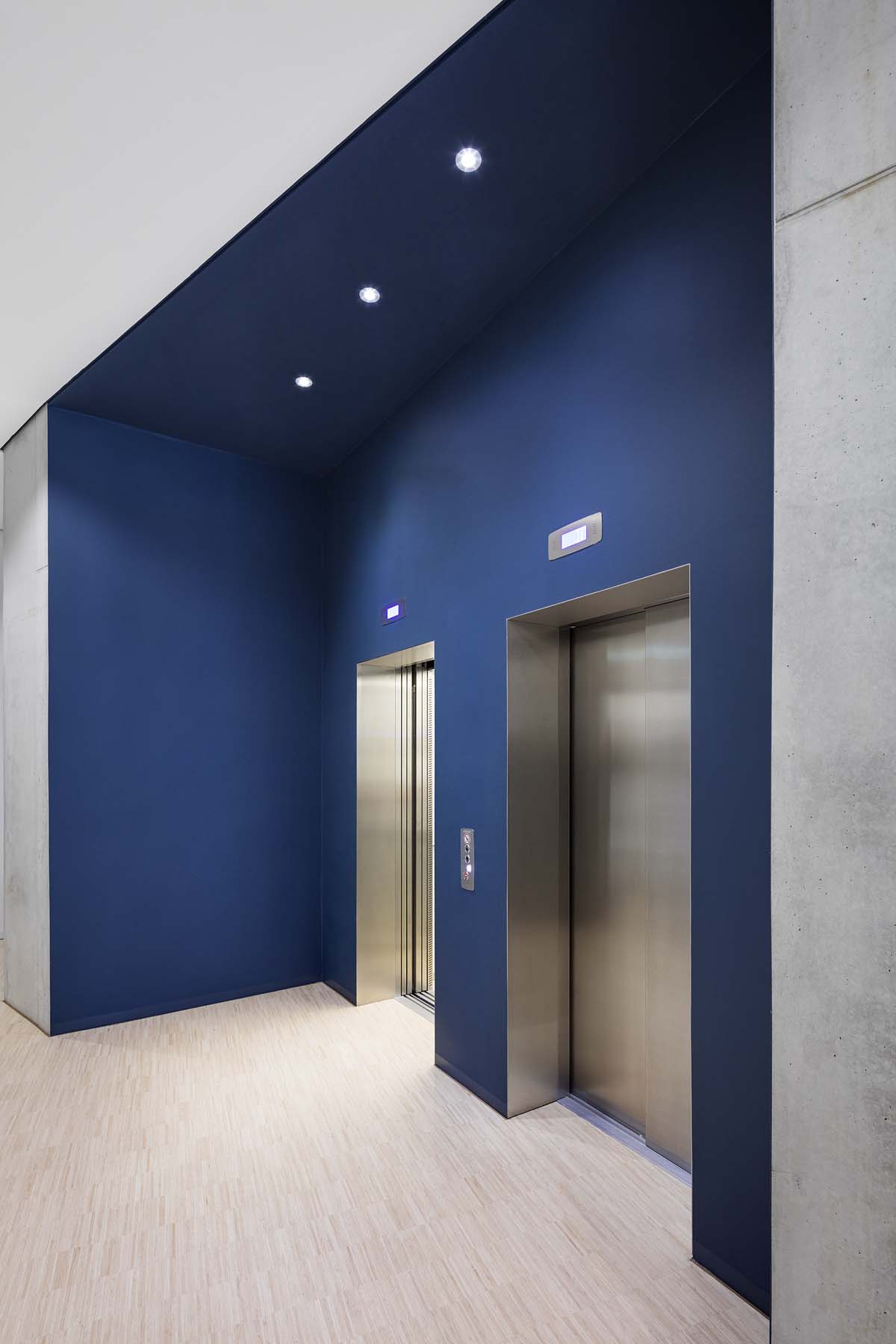Bürogebäude PVS Mülheim Kovacs Architekten  Fahrstuhl  Architekturfotografie Jens Kirchner