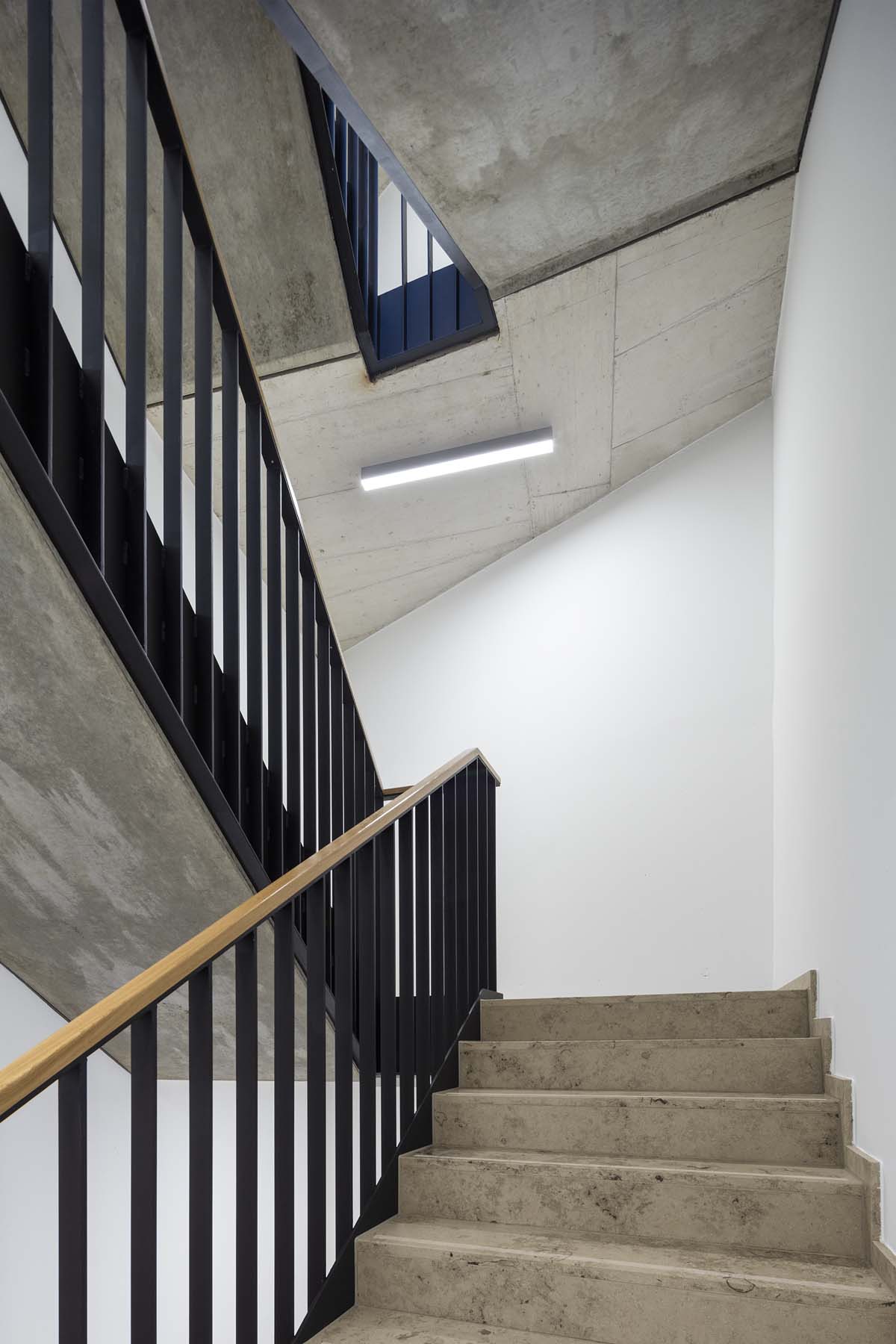 Bürogebäude PVS Mülheim Kovacs Architekten Treppenhaus   Architekturfotografie Jens Kirchner
