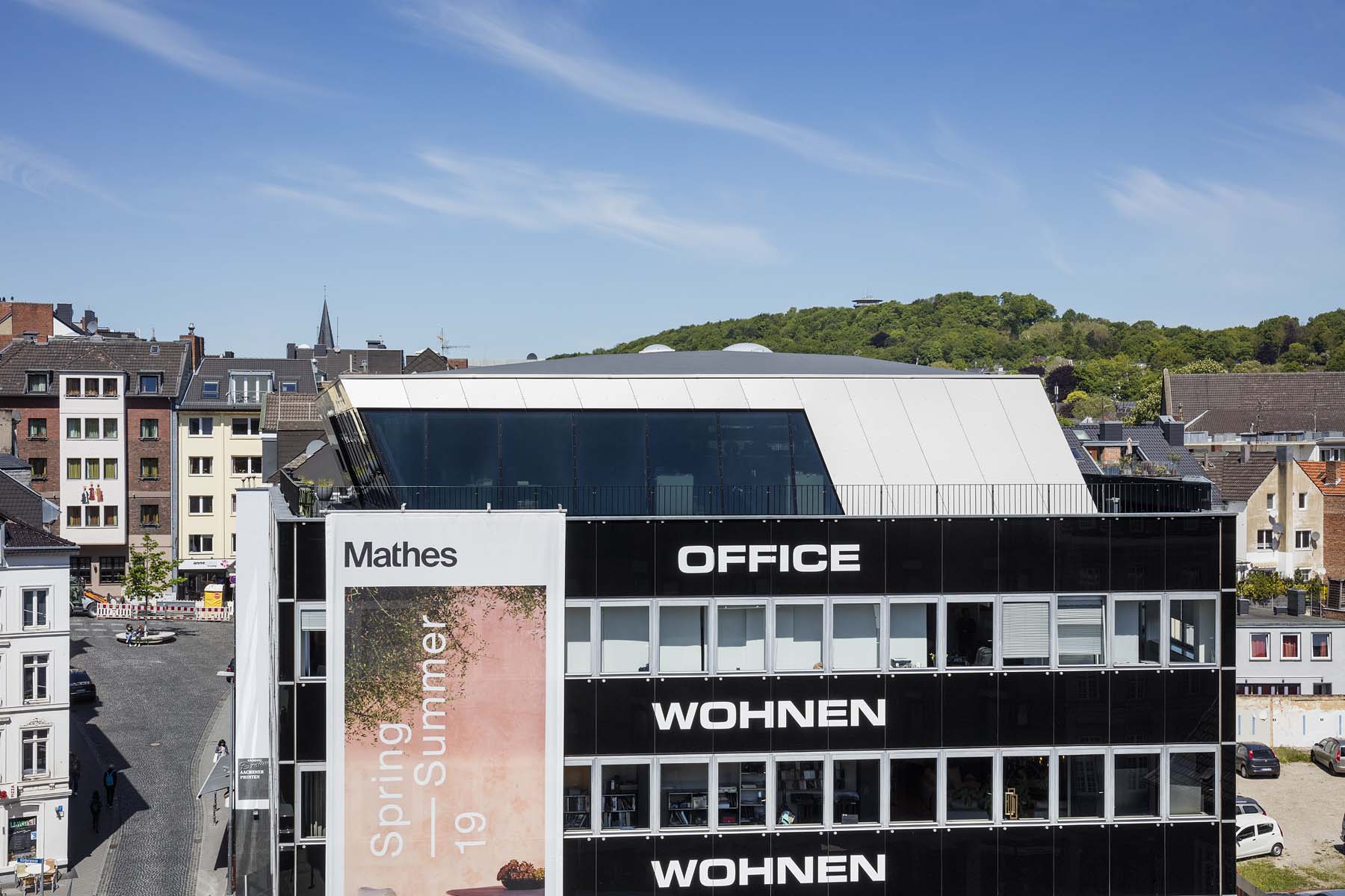 Möbelhaus Mathes Aachen Cross Architekten Fassadenansicht  Architekturfotografie Jens Kirchner