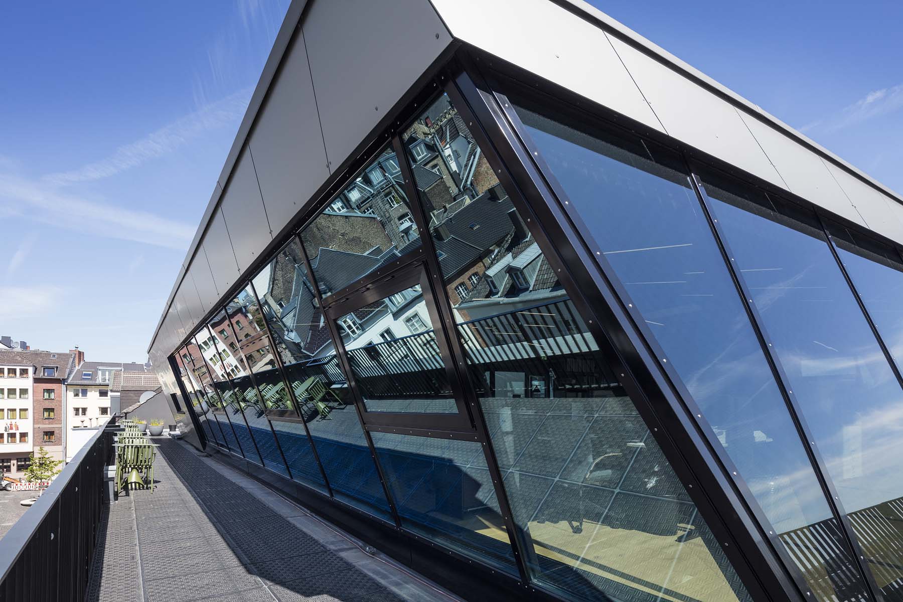 Möbelhaus Mathes Aachen Cross Architekten Glasfassade Architekturfotografie Jens Kirchner