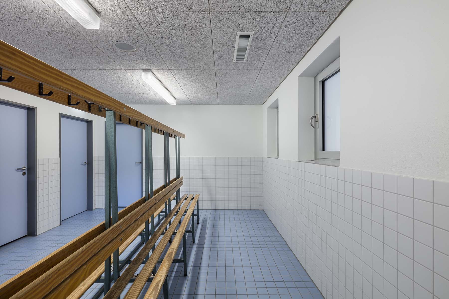 Sporthalle Essen  Schröder Partner Architekten   Umkleide Architekturfotografie Jens Kirchner