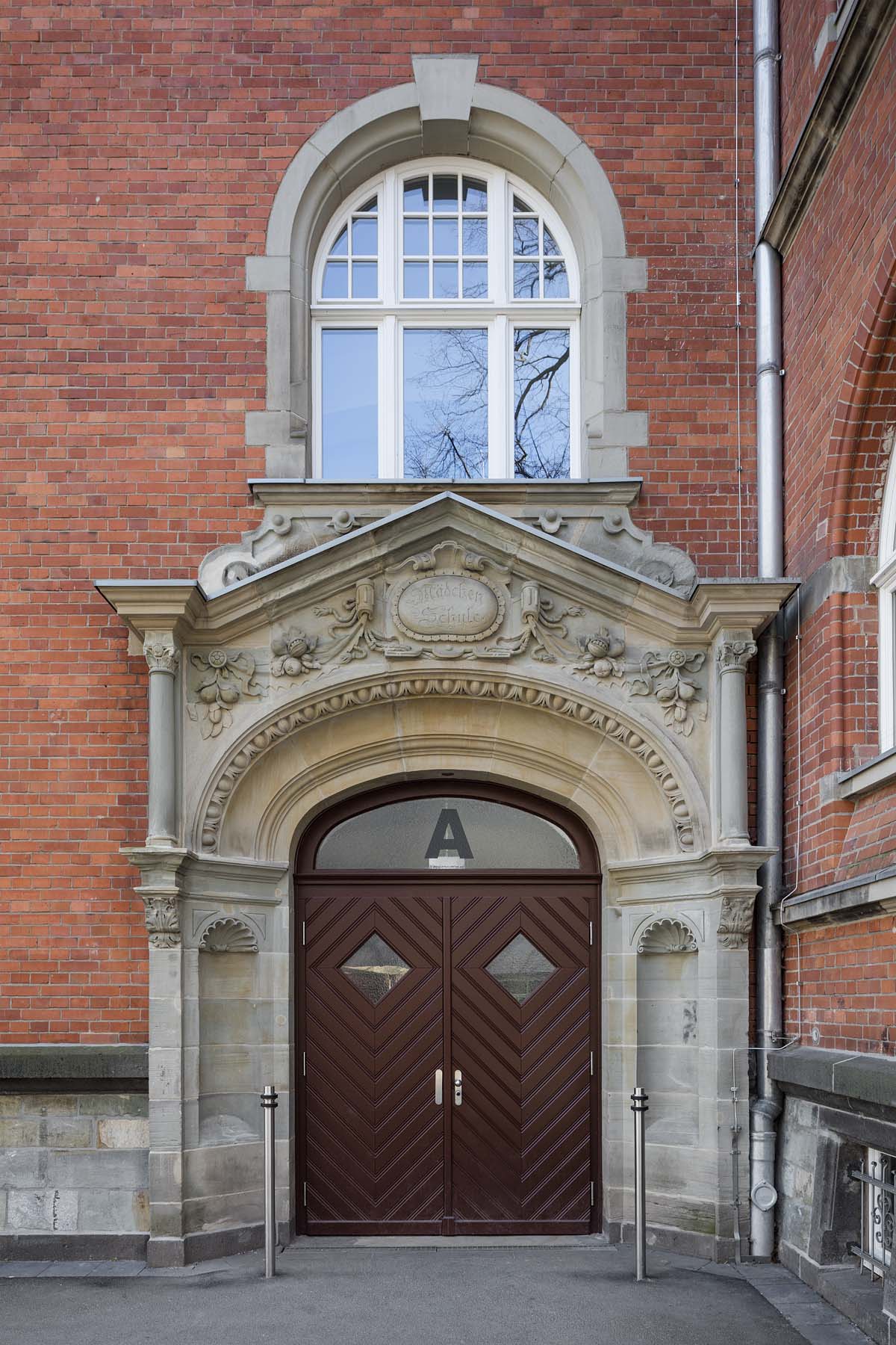 Marie Kahle Schule  Bonn Hahn und Helten Architektur  Eingang  Architekturfotografie Jens Kirchner