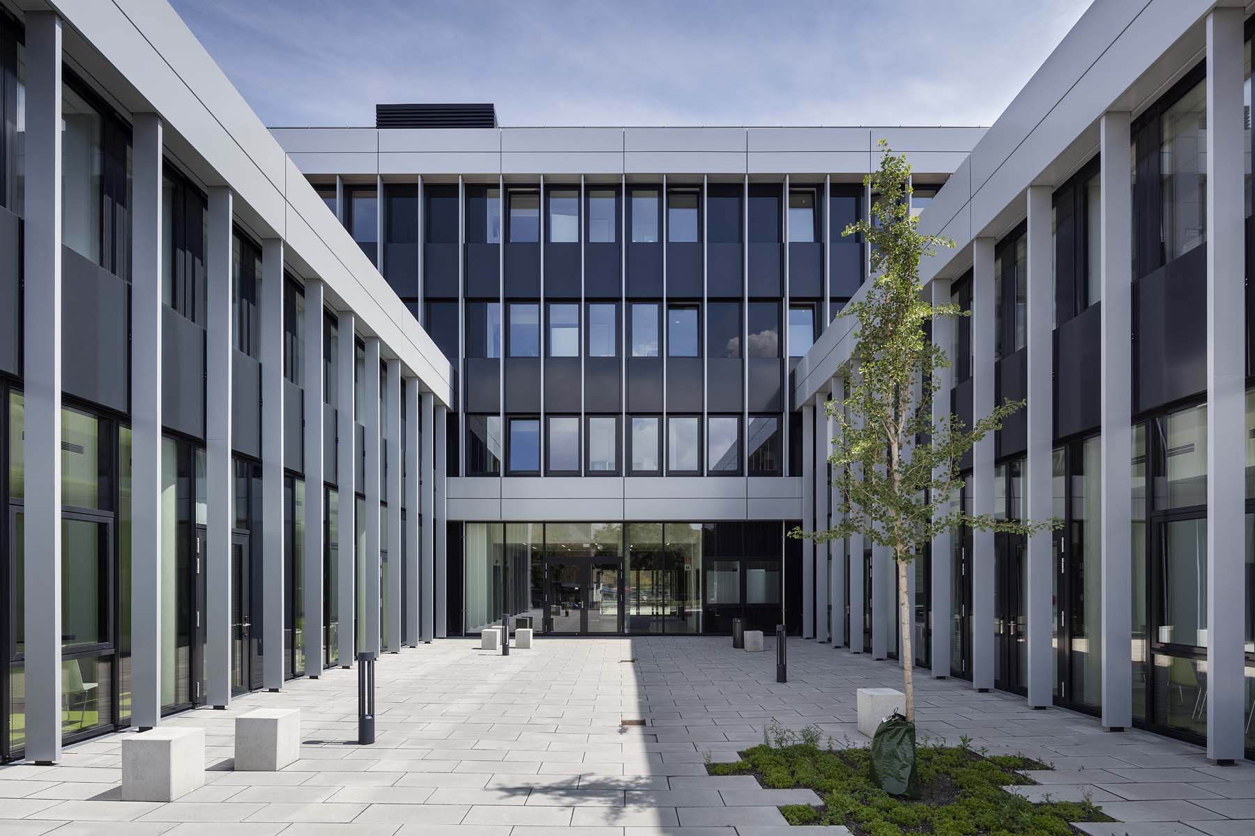 Medizinische Forschung Düsseldorf  Hahn Helten  Fassade Architekturfotografie Jens Kirchner