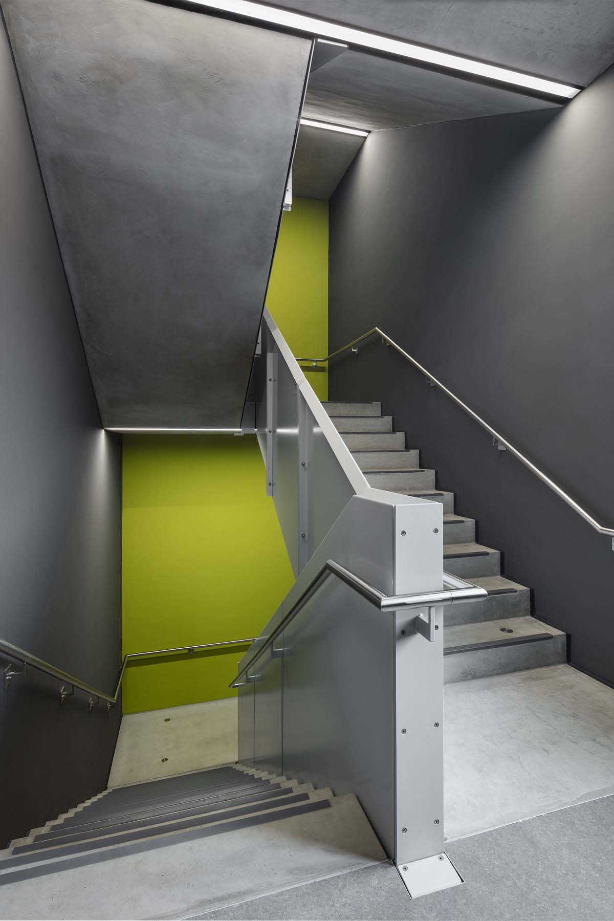 Medizinische Forschung Düsseldorf  Hahn Helten  Treppenhaus Architekturfotografie Jens Kirchner