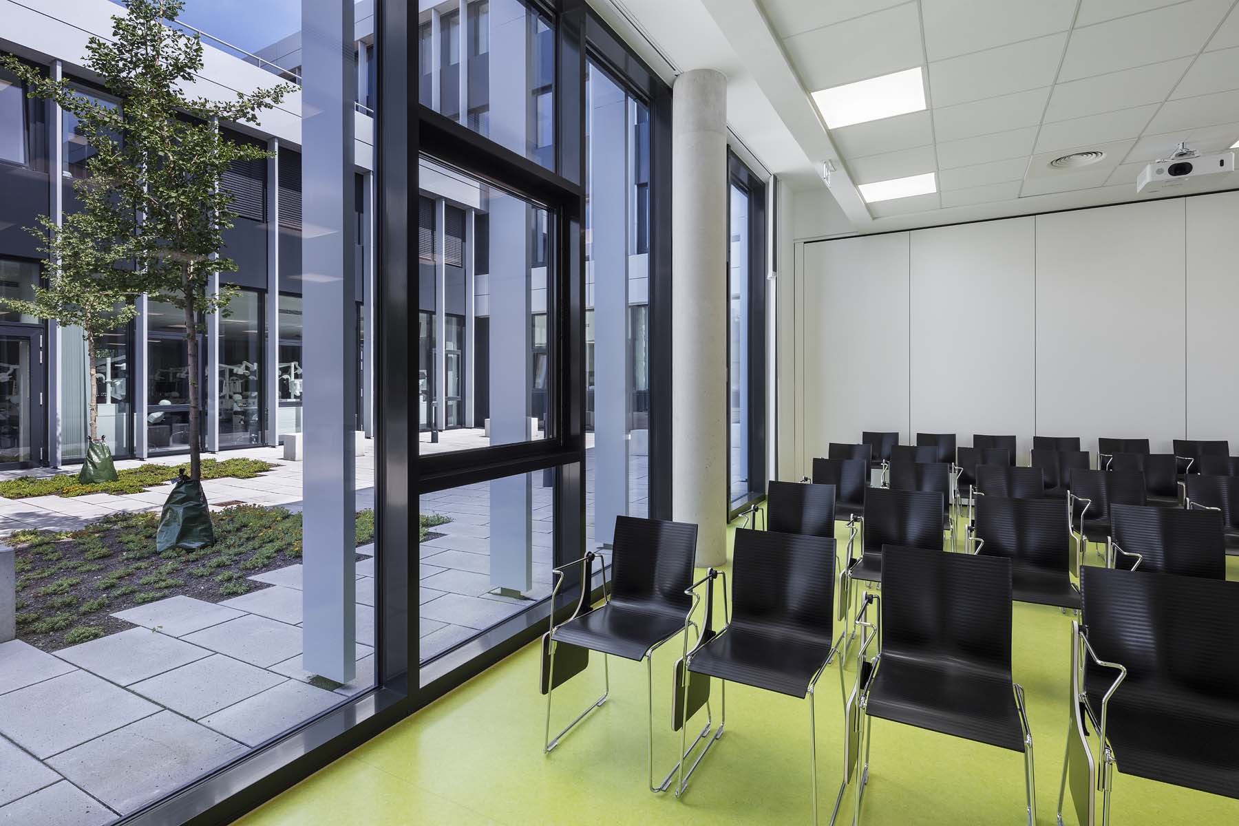 Medizinische Forschung Düsseldorf  Hahn Helten  Innenraum Besprechung  Architekturfotografie Jens Kirchner