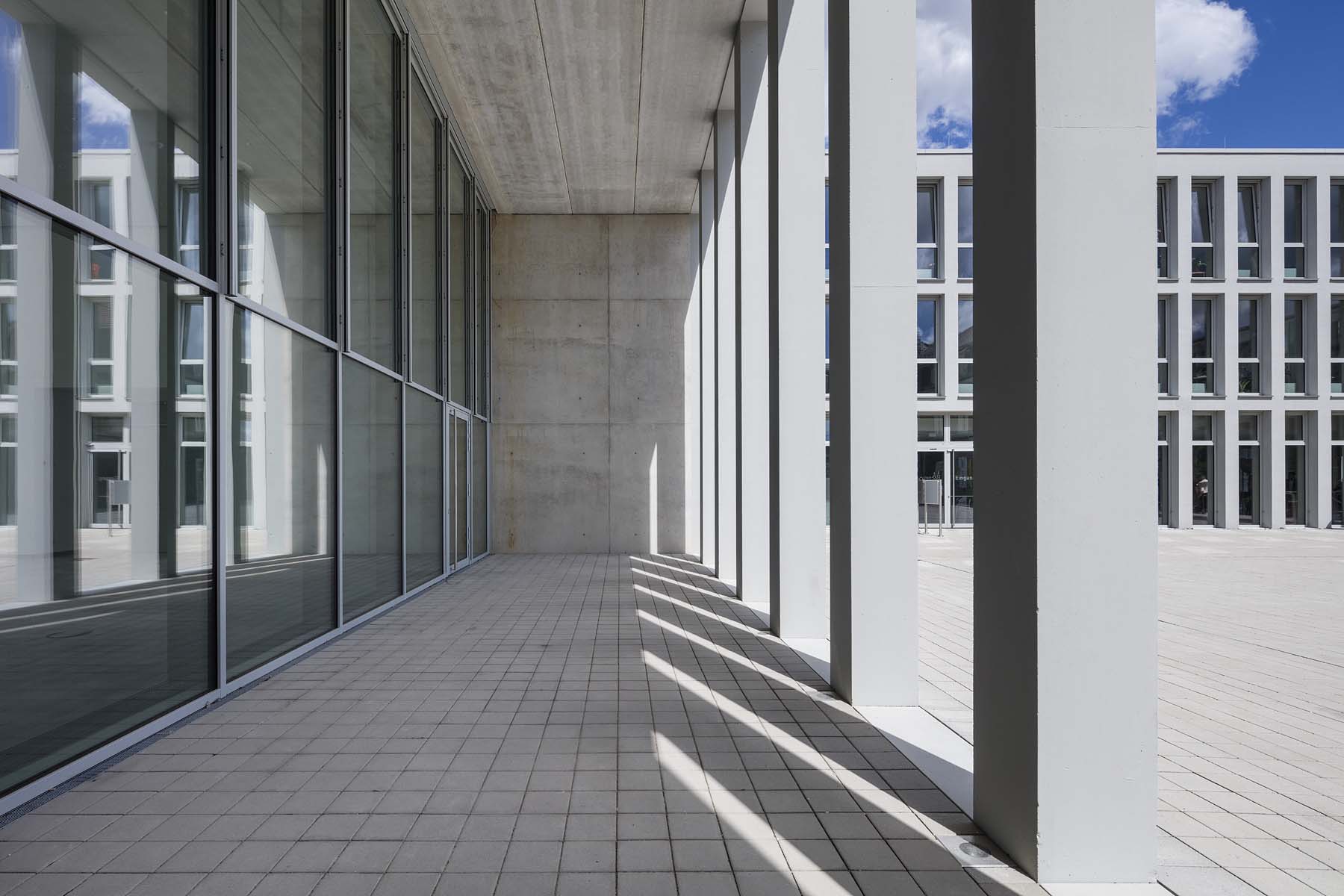 Bürgerdorf Waldbröl Archwerk       Saal Säulengang    Architekturfotografie Jens Kirchner