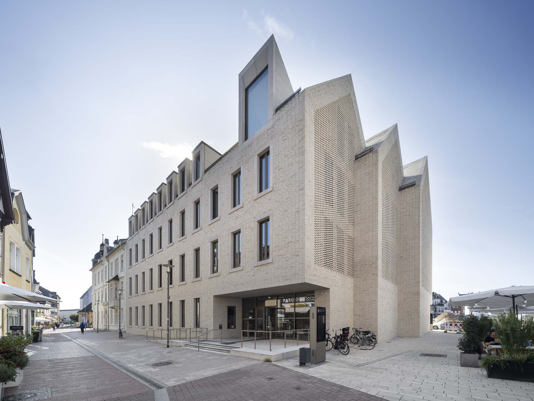 Bibliothek Bürgeramt Brühl   JSWD Architekten UKW Innenarchitekten   ArchitekturFotografie Jens Kirchner