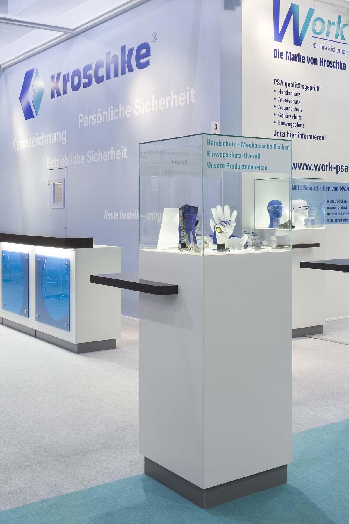 Messestand Hallmann Kroschke Messe Düsseldorf Produkt Vitrine