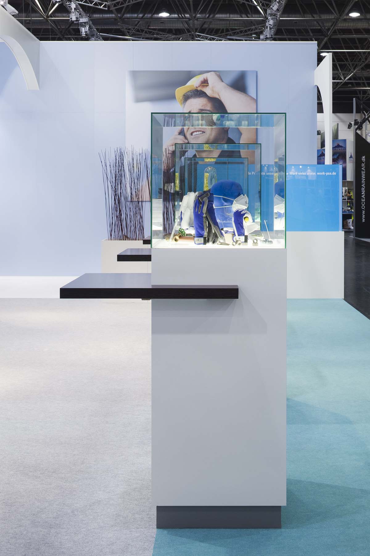 Messestand Hallmann Kroschke Messe Düsseldorf Produkt Vitrine