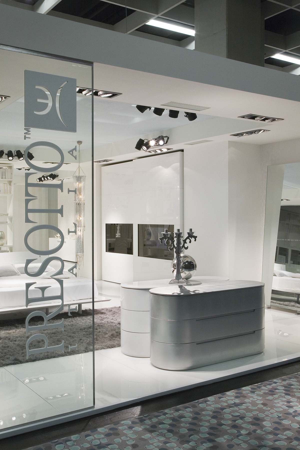 Presotto Messestand IMM Köln Firmenschriftzug