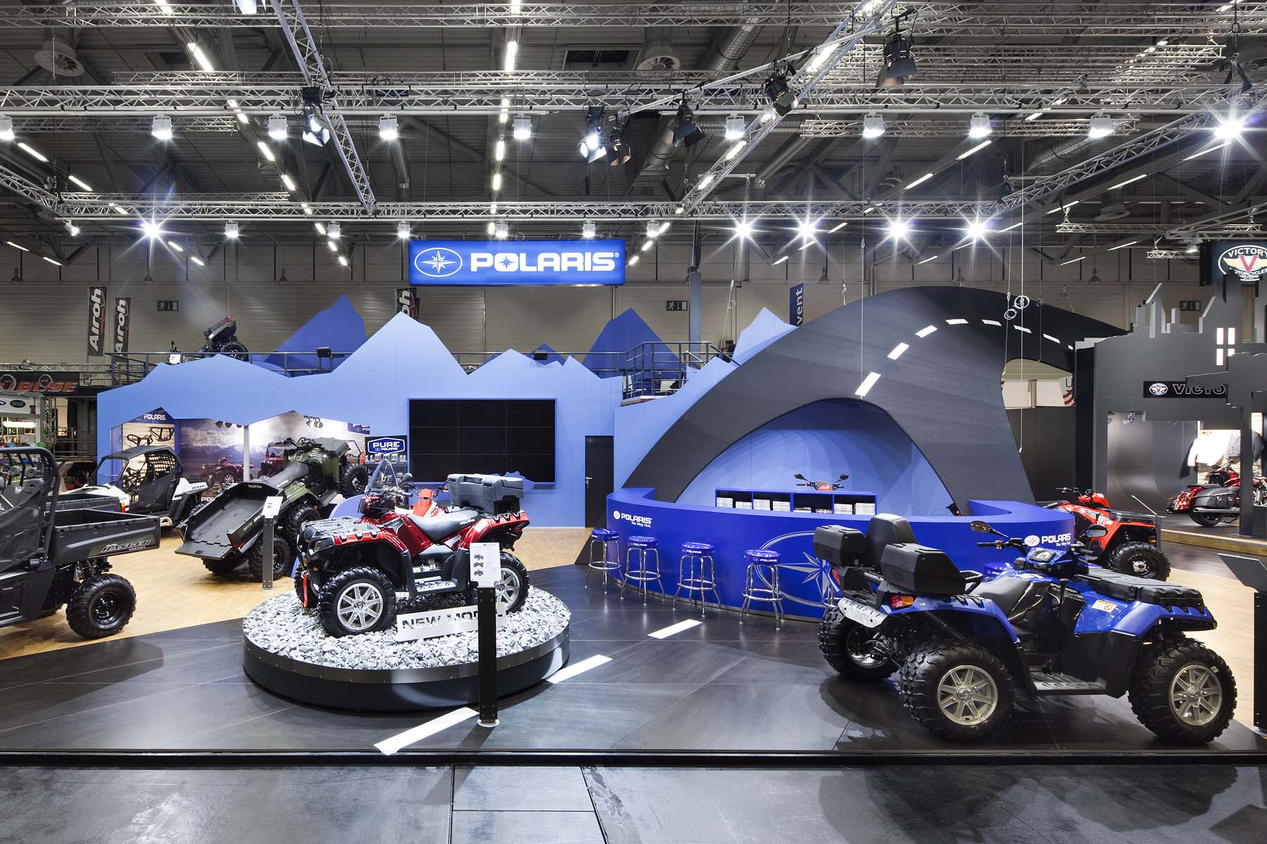 Polaris Victory Messestand Messe Köln Frontansicht