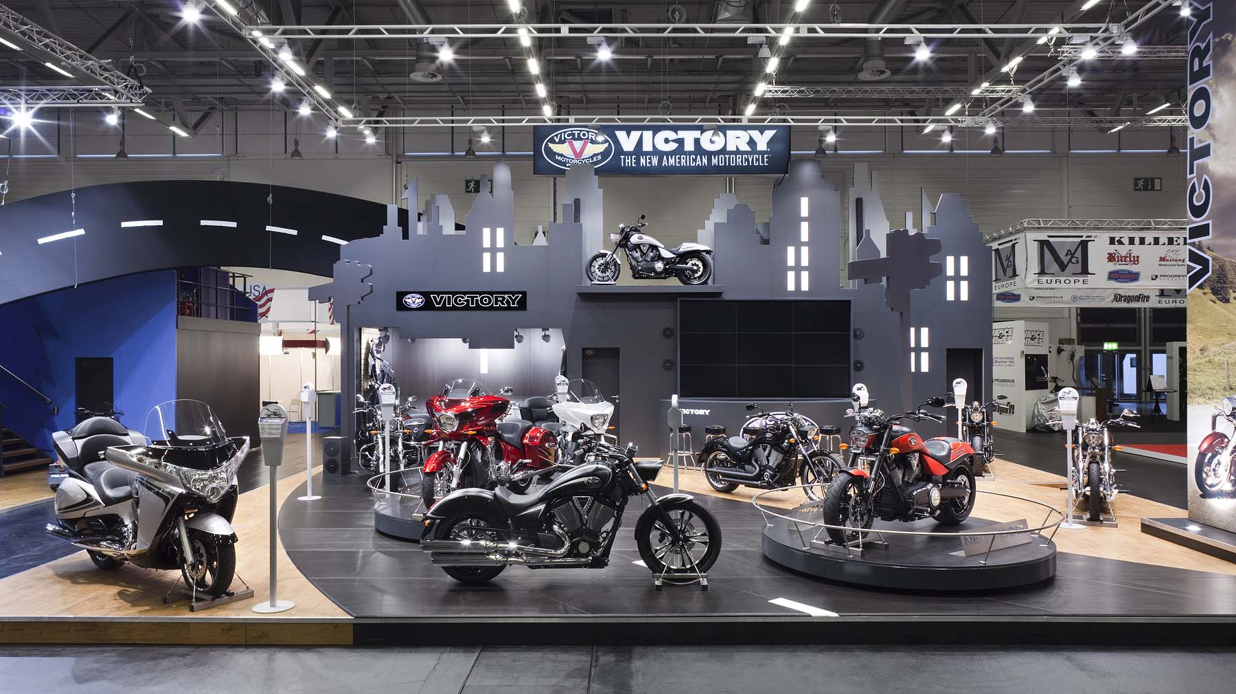 Polaris Victory Messestand Messe Köln Frontansicht