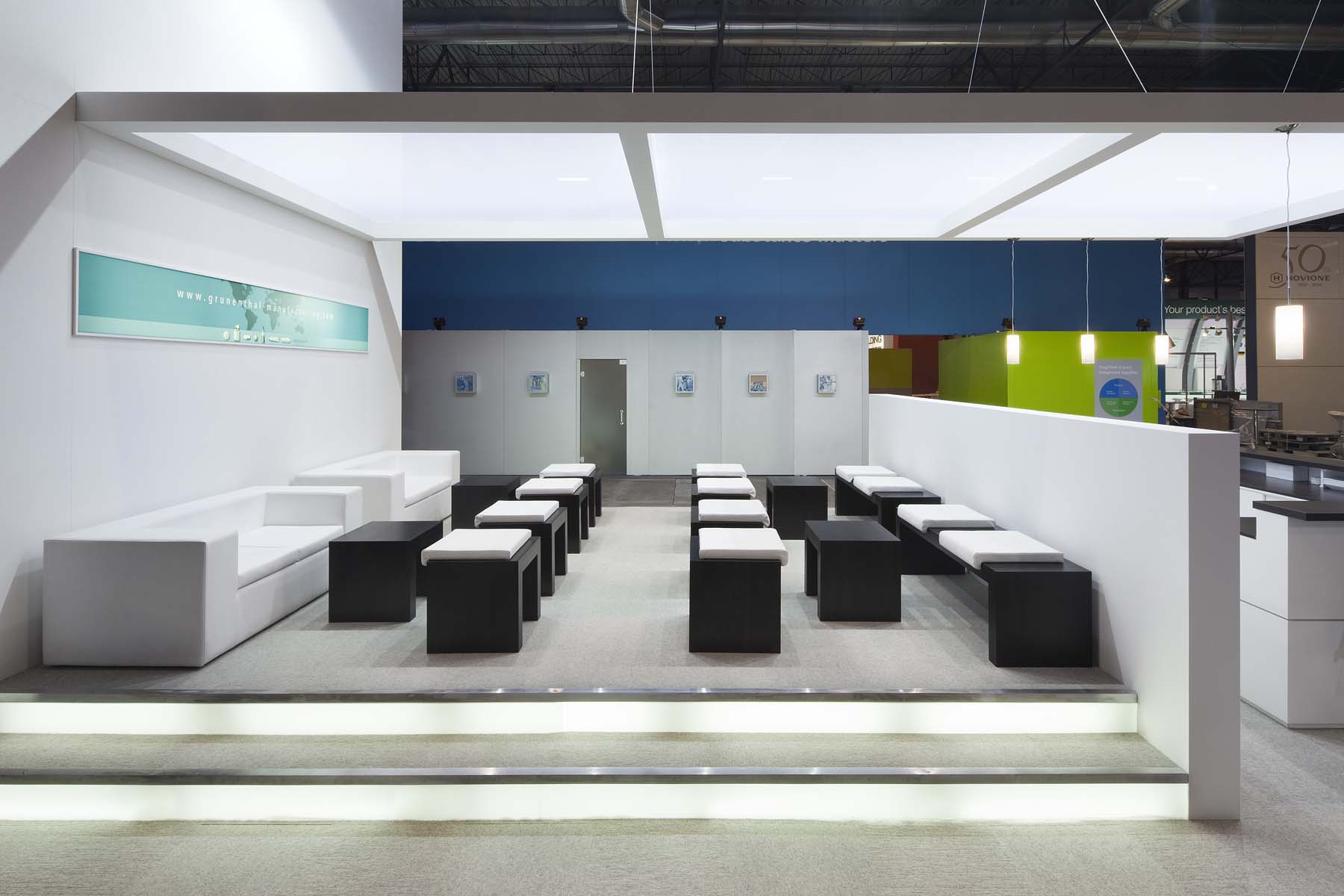 Messestand Grünenthal Messe Madrid Besprechung	Lounge