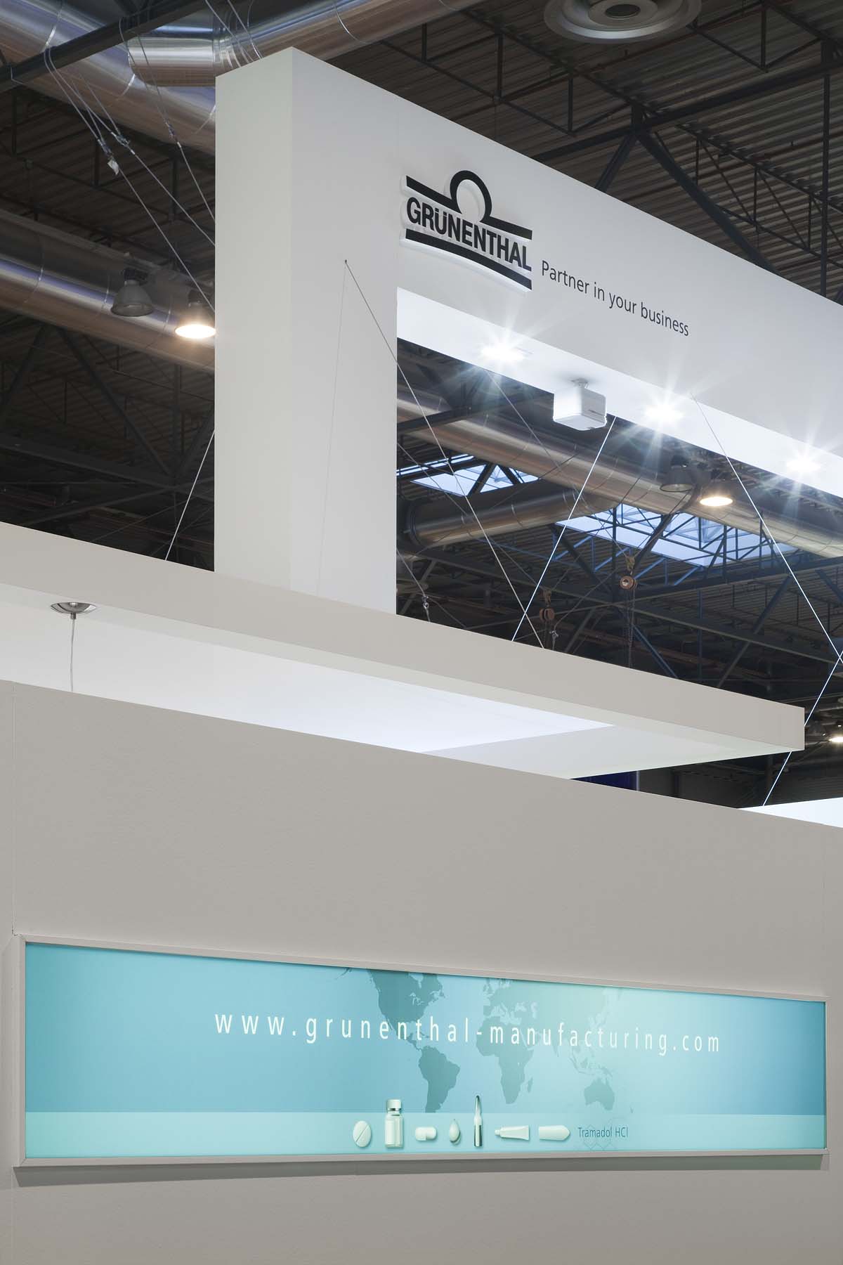 Messestand Grünenthal Messe Madrid Firmenlogo