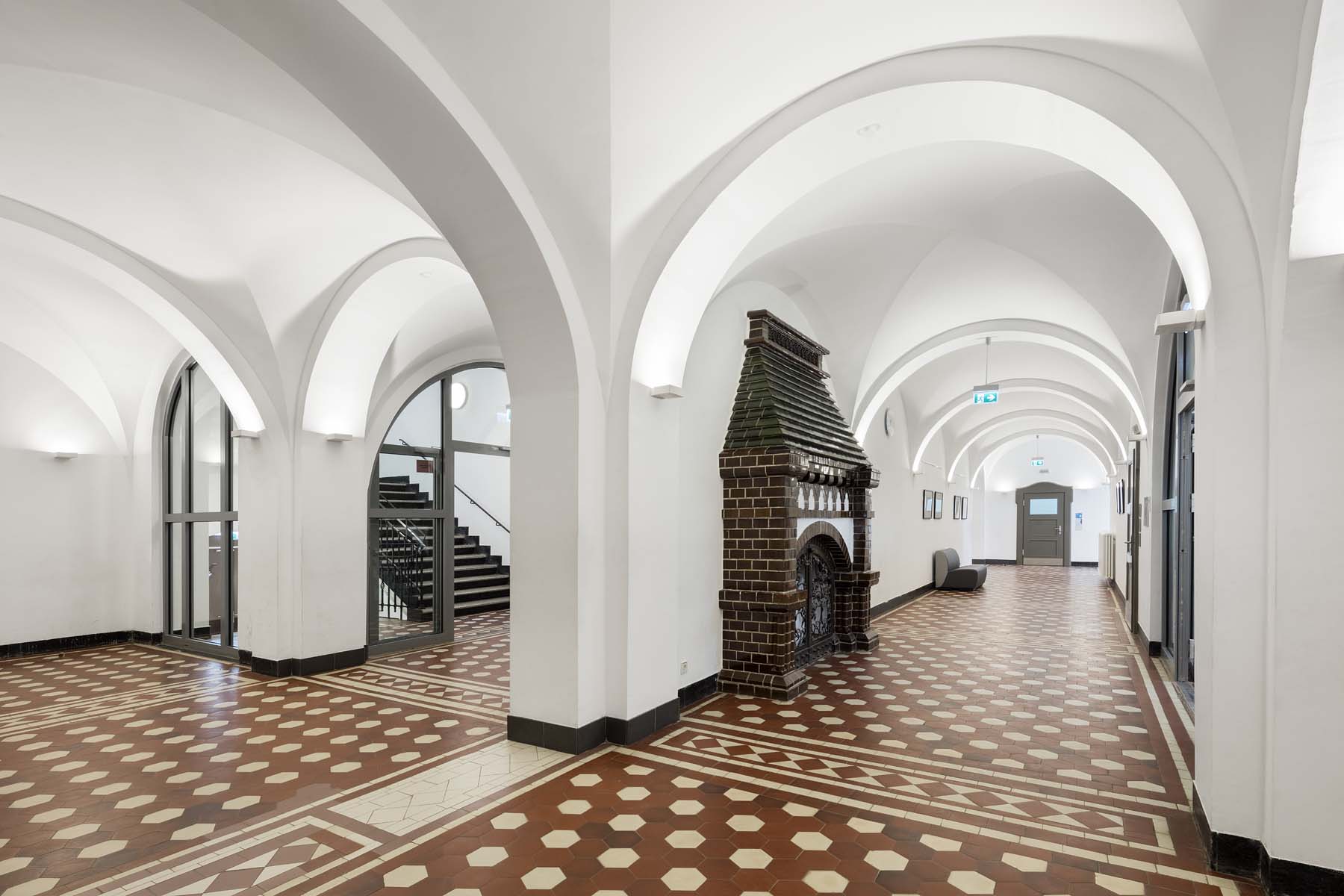 SMarie Kahle Schule  Bonn Hahn und Helten Architektur Flur Altbau  Architekturfotografie Jens Kirchner