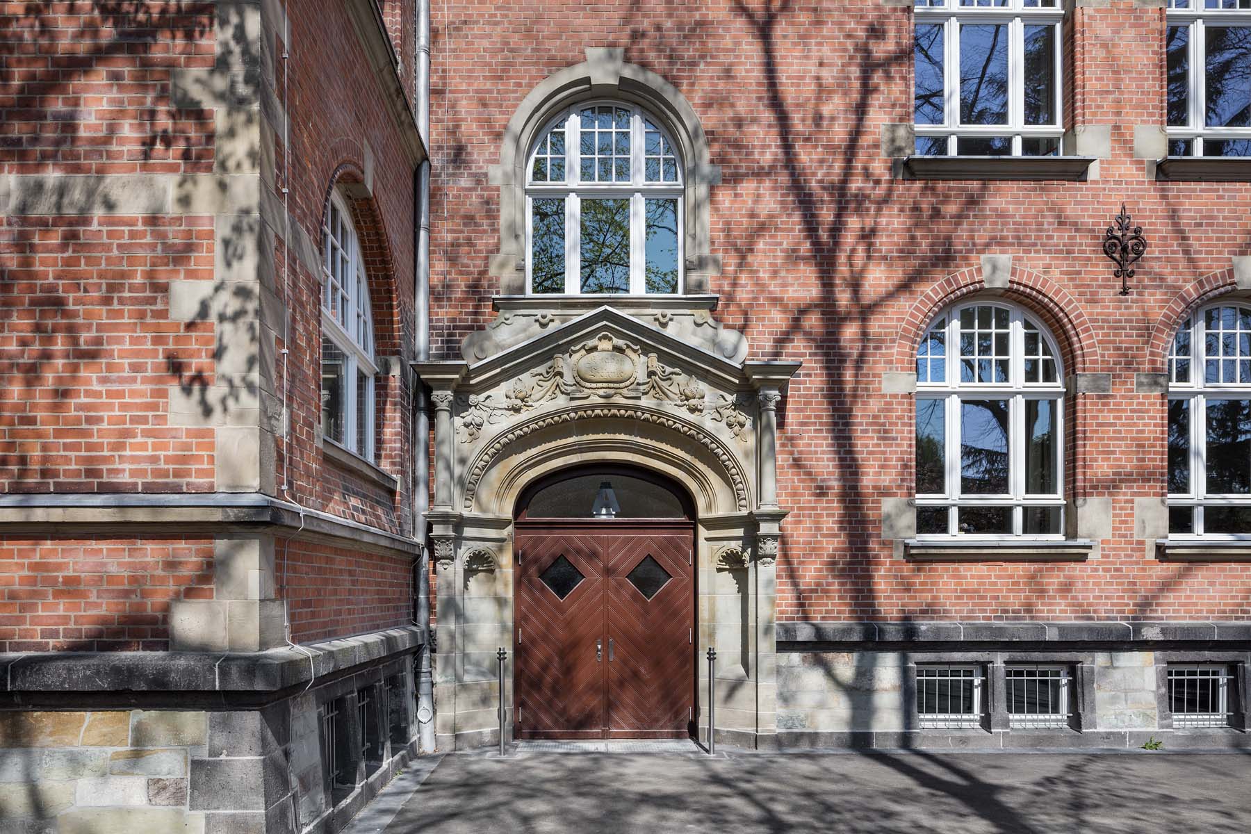 Marie Kahle Schule  Bonn Hahn und Helten Architektur  Eingang Architekturfotografie Jens Kirchner