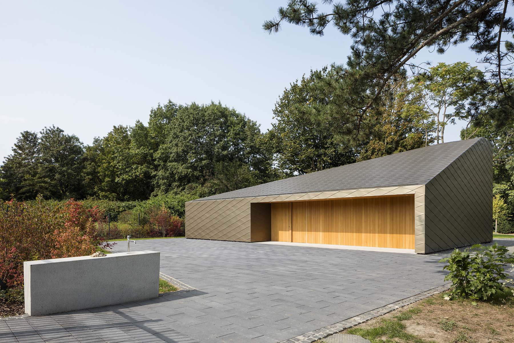 Trauerhalle Bochum  Schmitz Architekten Gesamtansicht  Architekturfotografie Jens Kirchner