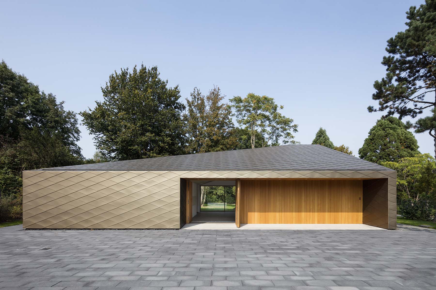 Trauerhalle Bochum  Schmitz Architekten Gesamtansicht  Architekturfotografie Jens Kirchner