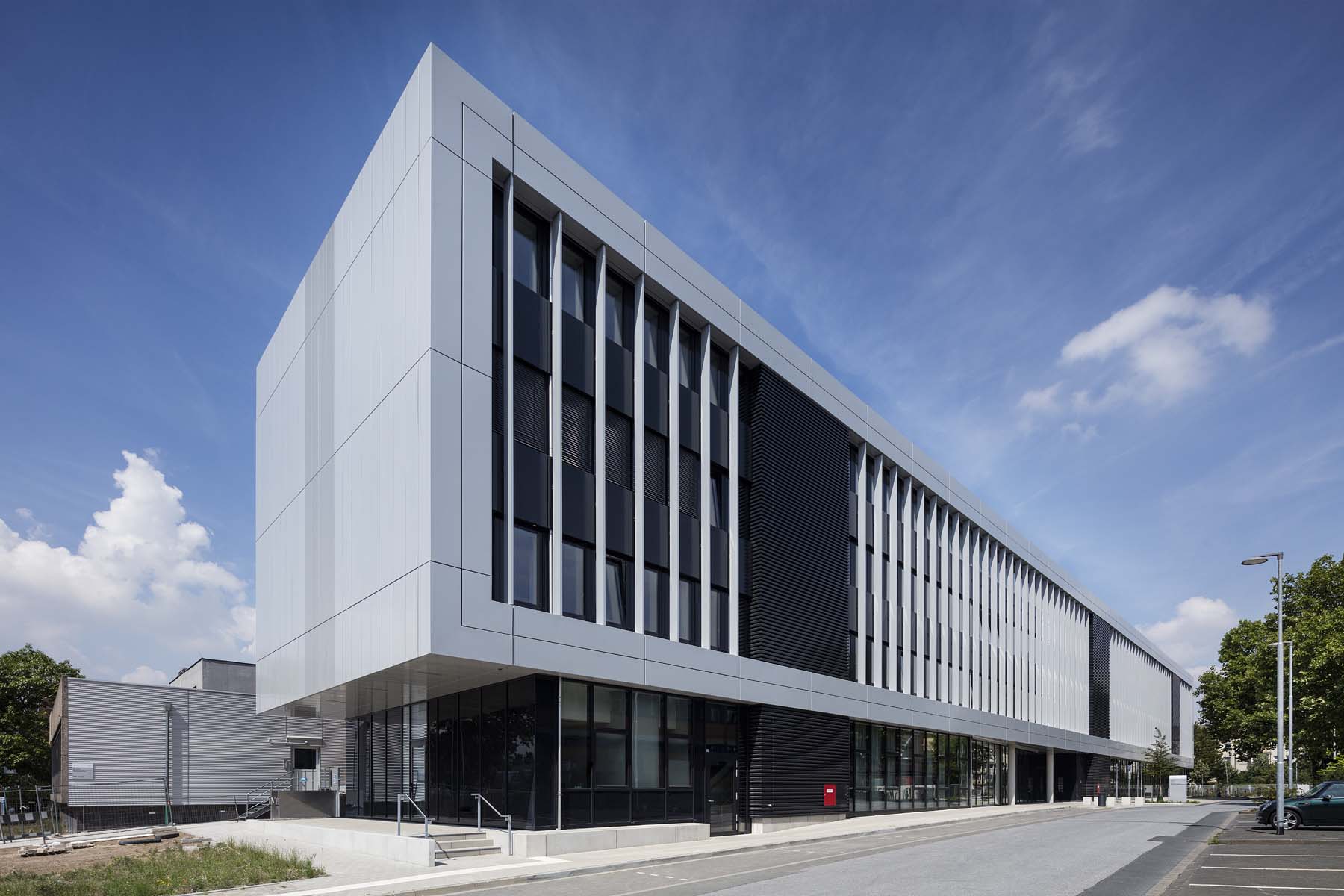 Medizinische Forschung Düsseldorf  Hahn Helten  Gesamtansicht  Architekturfotografie Jens Kirchner