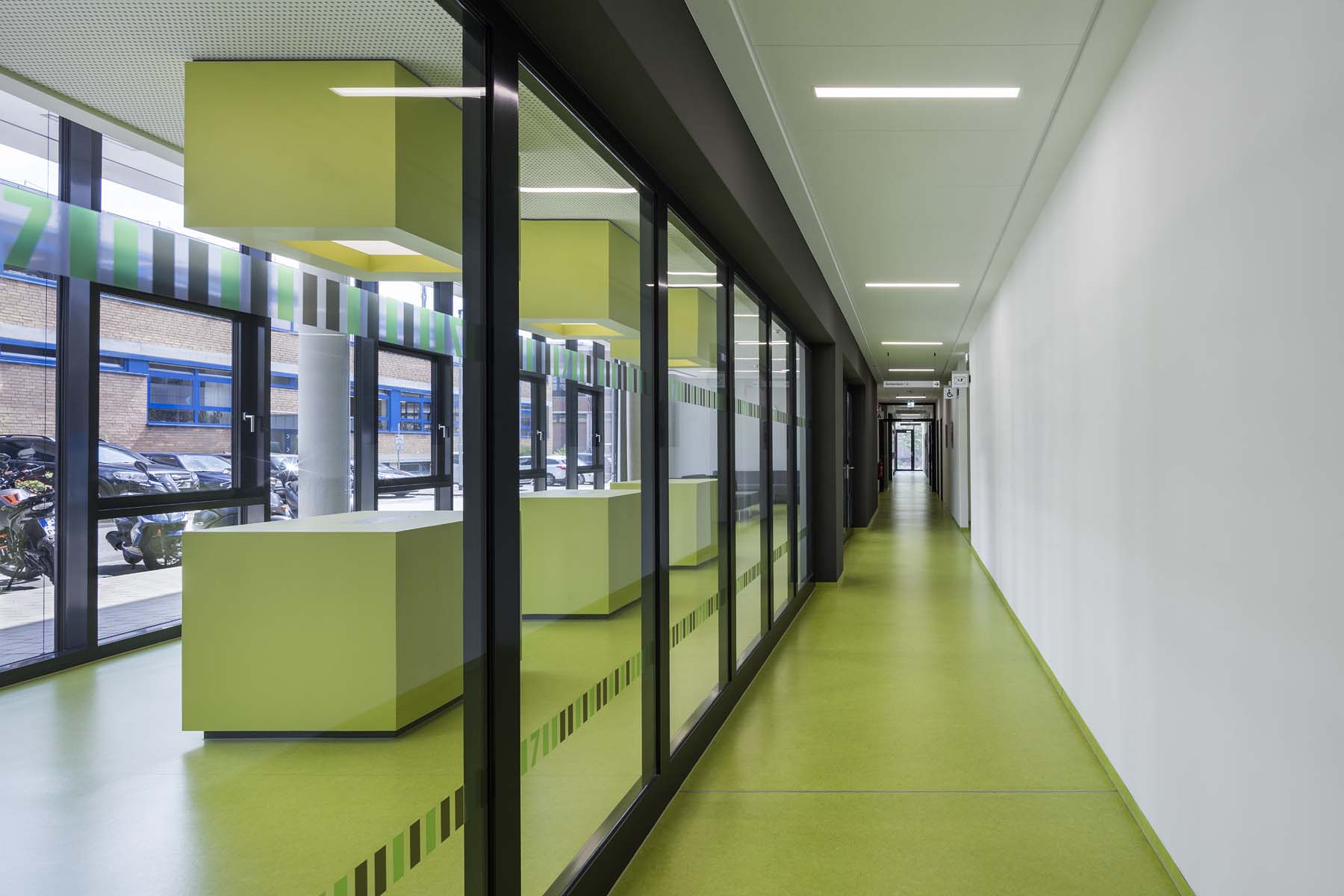 Medizinische Forschung Düsseldorf  Hahn Helten  Innenraum Warten Foyer Flur   Architekturfotografie Jens Kirchner