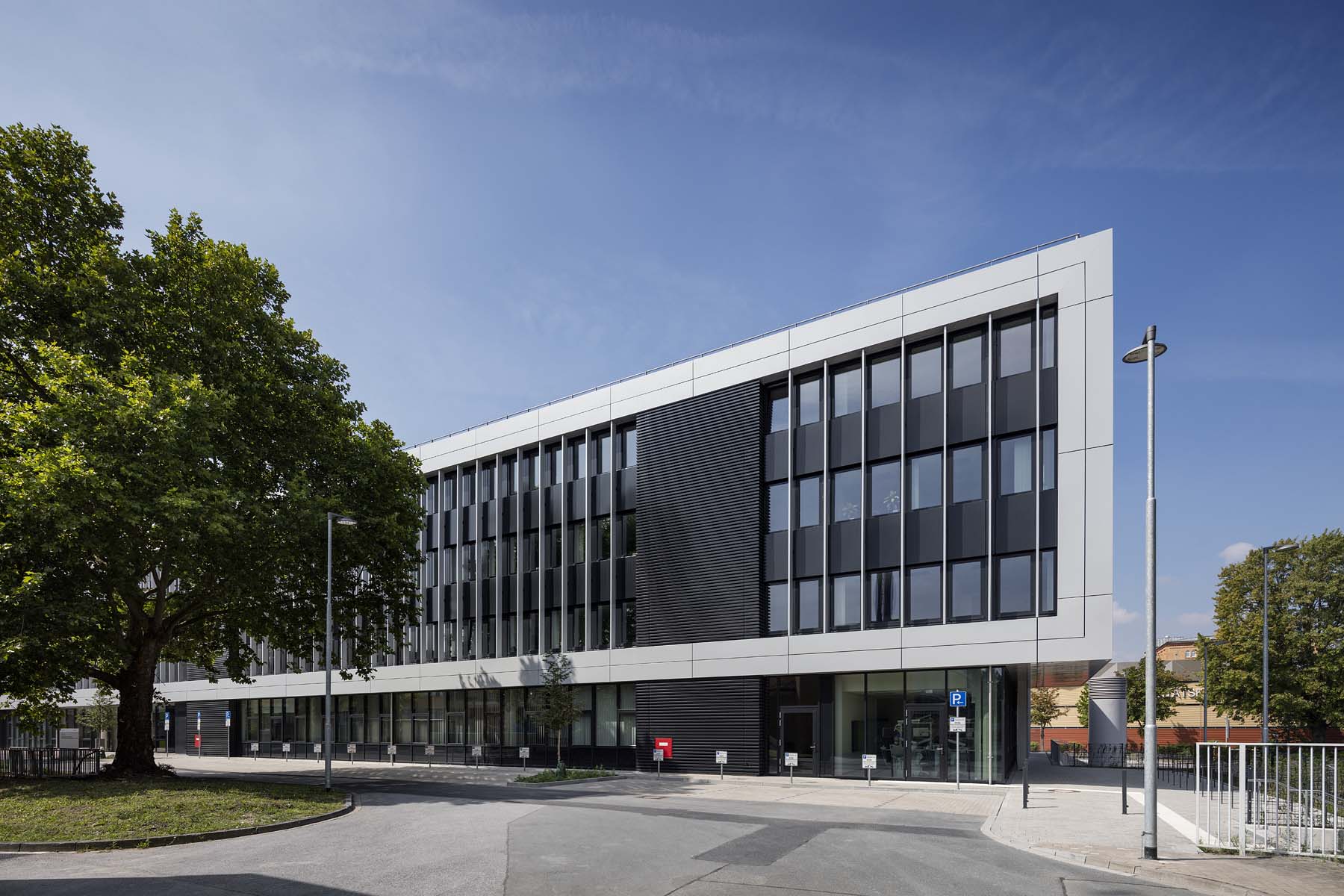 Medizinische Forschung Düsseldorf  Hahn Helten  Gesamtansicht Architekturfotografie Jens Kirchner