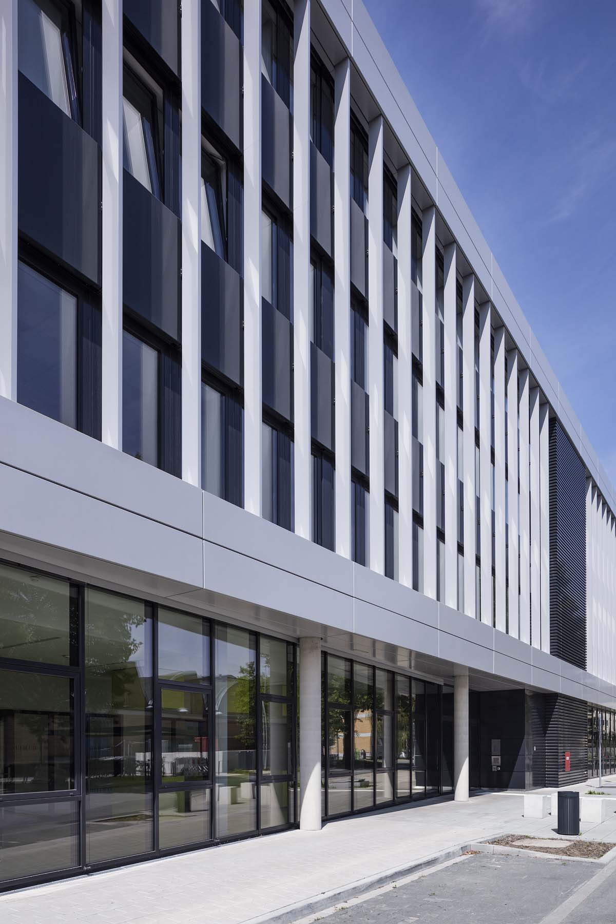 Medizinische Forschung Düsseldorf  Hahn Helten  Fassade Ausschnitt  Architekturfotografie Jens Kirchner