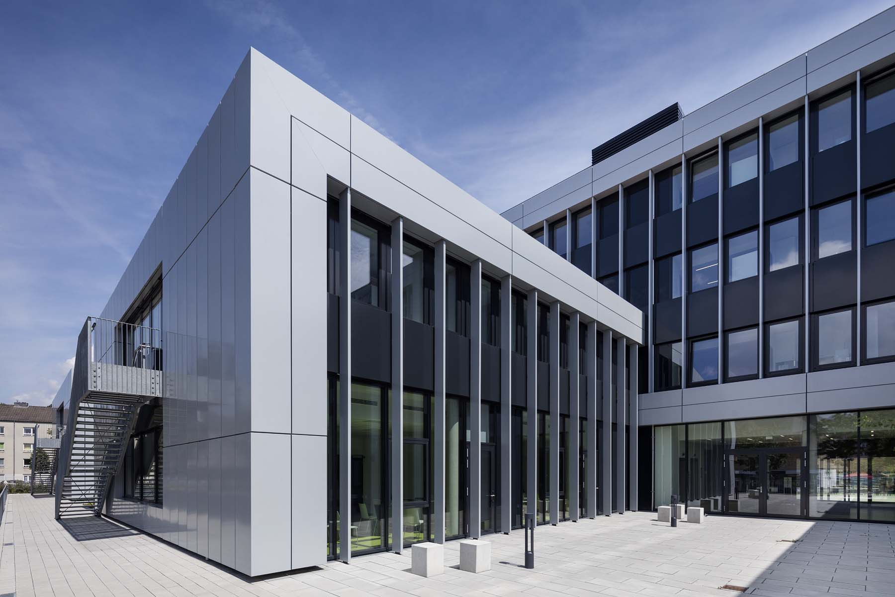 Medizinische Forschung Düsseldorf  Hahn Helten  Medizinische Forschung Düsseldorf  Hahn Helten Hof Architekturfotografie Jens Kirchner