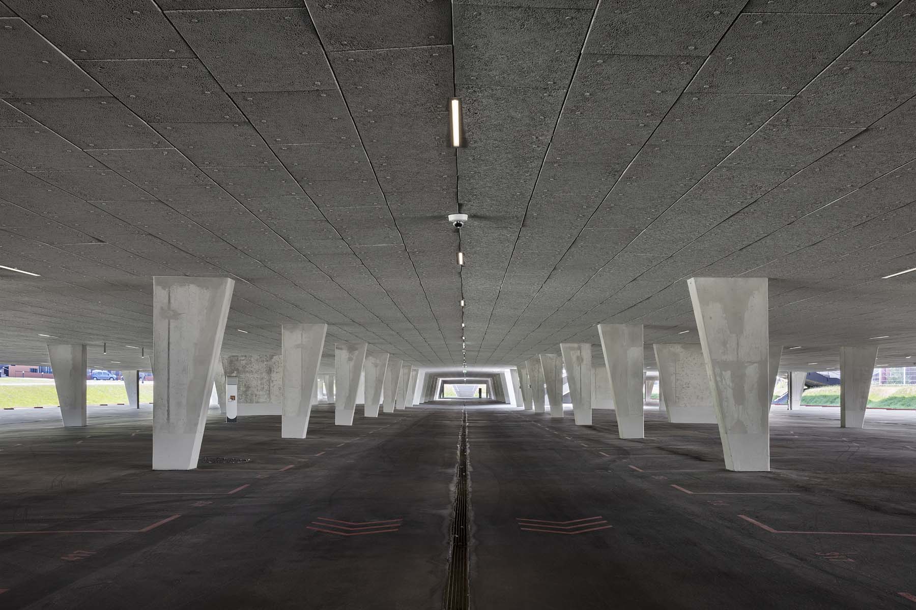 Parkhaus RAG Zeche Zollverein Kadawittfeldarchitektur Tragwerk Innenansicht Architekturfotografie Jens Kirchner
