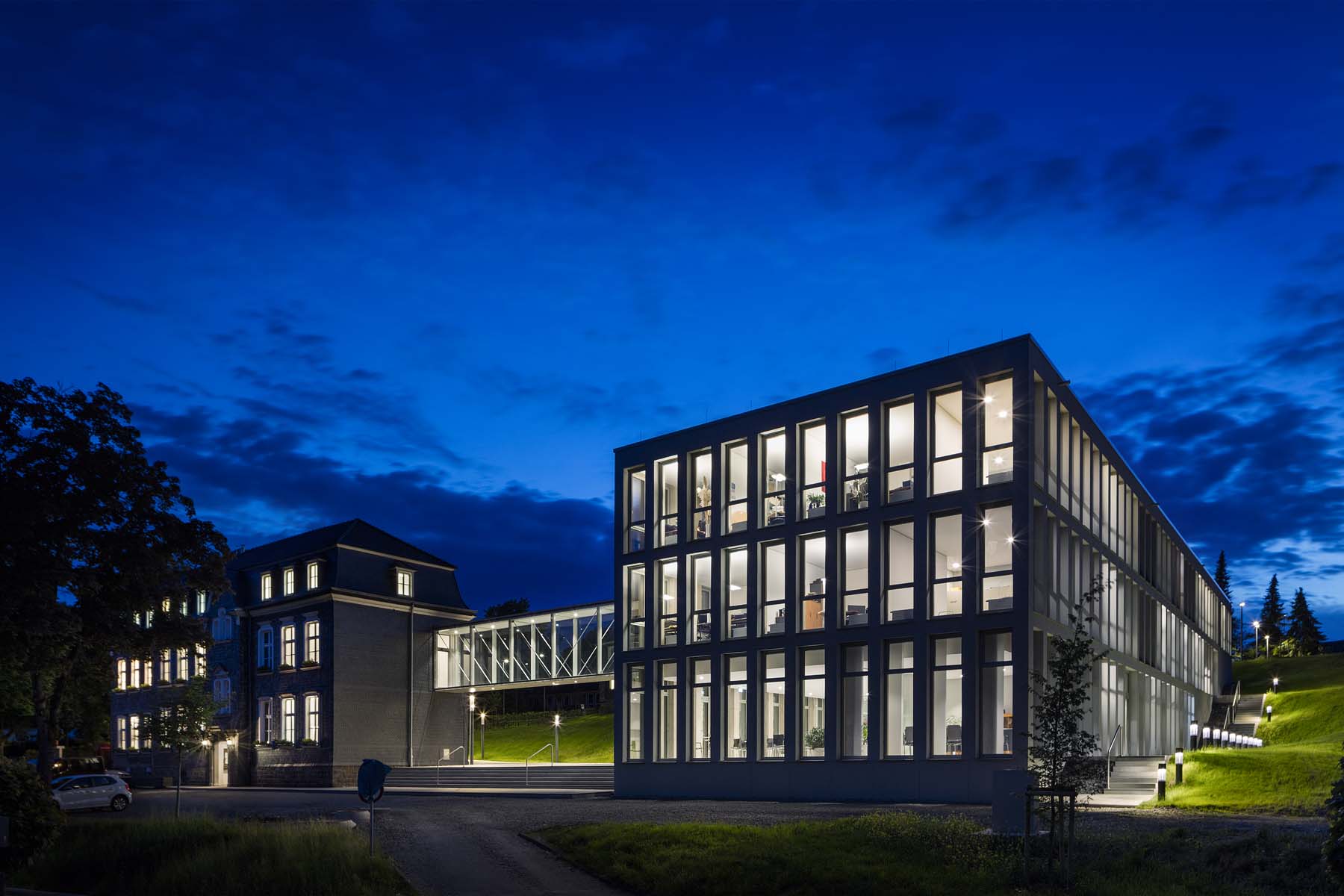 Bürgerdorf Waldbröl Archwerk       Gesamtansicht Nacht Architekturfotografie Jens Kirchner