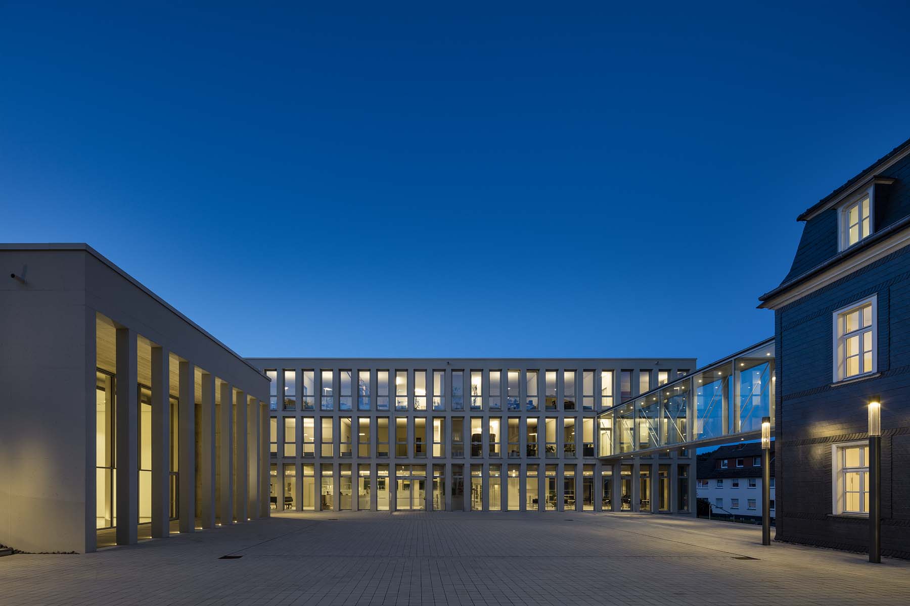 Bürgerdorf Waldbröl Archwerk       Gesamtansicht Nacht  Architekturfotografie Jens Kirchner